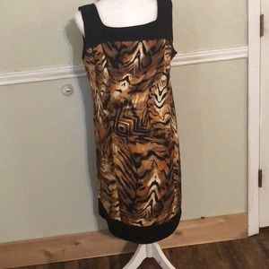 Sleeveless mid-length dress